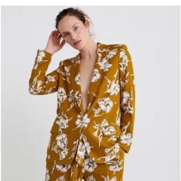 Zara Floral Blazer - Picture 1 of 8